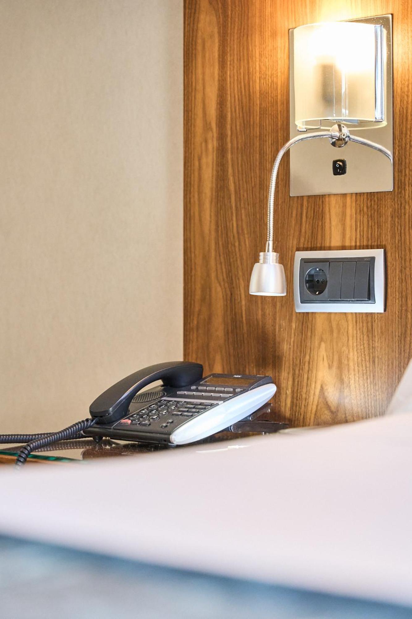 Vp Jardin De Recoletos Hotel Madrid Kültér fotó